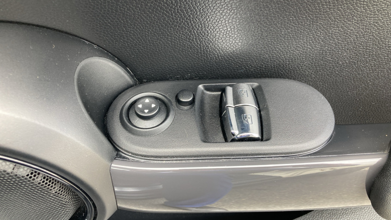 MINI Hatchback 1.5 Cooper Classic II 3dr Petrol Hatchback